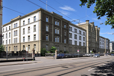 Polizeikaserne
                        Z�rich,wurde zum KZ mit massenweise Folter im
                        Dezember2004