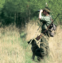 Un
                          cazador ten�a un hermoso perro, pero ya fue
                          viejo el perro y no pudo traer grandes presas
                          m�s...