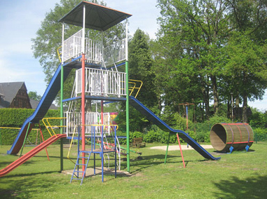Slide tower with 3 slides at Hotel
                            Mutter Bahr near Ibbenbueren-Uffeln, region
                            of Muenster, North Rhine Westfalen, Germany