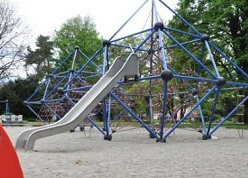 Climbing 09a:
                                climbing pyramid with slide on Max Halbe
                                Lane, Lindau, Germany