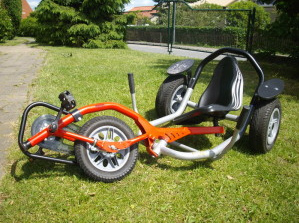 Drive a go-cart 15, a
                            go-cart with reclining seat, Goehren-Lebbin,
                            Germany