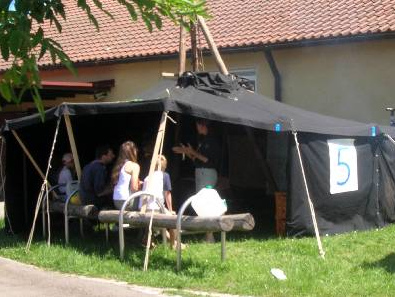 Playground party 04,
                            stand with benches of cycle stands and
                            trunks, Calw