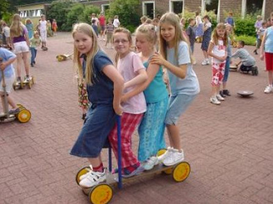 Playground party 22,
                            family earth pedalo without location,
                            company "Moki Co." mail order
                            selling