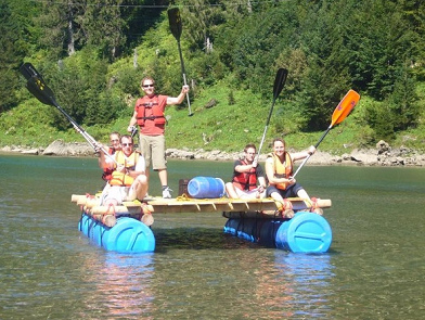 Balsa 02 hecho en un curso de
                            construcciones de balsas en el Muotatal
                            ("Valle Muota") en Suiza