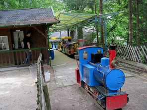Tren en un parque 03
                            en Ibbenbueren, la estaci�n, Westfalia,
                            Alemania