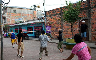 Voleibol de la calle 01 en la ciudad
                          tropical de Pucallpa, Per�
