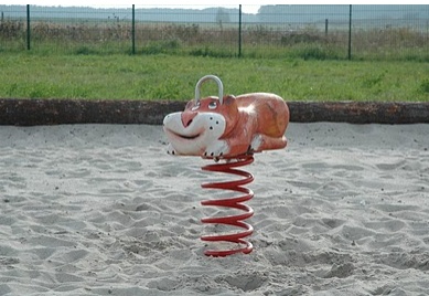 Balanc�n de muelle
                            bello 01 mostrando un perro, Ruednitz cerca
                            de Berl�n, Alemania