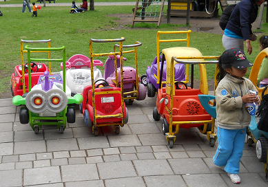 Coche para alquilar para ni�os de 2-5
                              a�os 01, parque Ejido en Quito, Ecuador