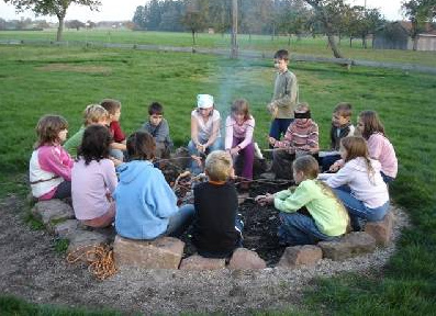 Fiesta en el parque
                              infantil 05, un fuego de parrilla en Calw