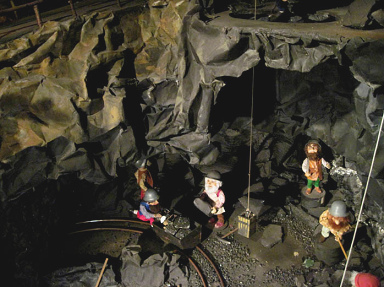 Märchenwald Ibbenbüren 08,
Zwerge beim Bergbau Märchenwald Ibbenbüren 08, Zwerge beim
Bergbau
