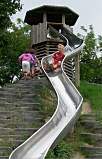 Kurvenrutschbahn,
                            Jesuitenwiese, Wien