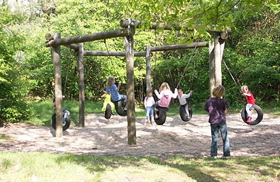 Vertikale Reifenschaukel
                          06: Sechseck-Reifenschaukel mit Finnfl�che in
                          Bispingen, Deutschland