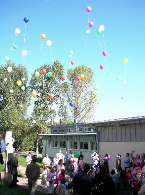 Spielplatzfest 06,
                          Luftballonaktion in Calw