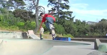 Skater mit Sprung, Newport, England