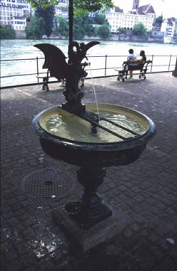 Drachenbrunnen mit Hundebecken, Basel,
                        Rheinpromenade