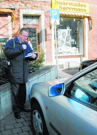 Behindertenparkplatz: Polizeibusse in Bad
                      Kreuznach 35 Euro wegen falschem Parkieren auf
                      Behindertenparkplatz