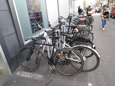 Die besten
                  Velob�gel weltweit findet man in Basel, z.B. an der
                  Clarapost